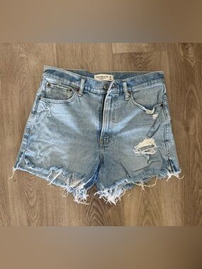 Abercrombie & Fitch The Mom 4” High Rise Short